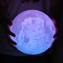 Laden Sie das Bild in den Galerie-Viewer, Personalisierte 3D Mond Lampe
